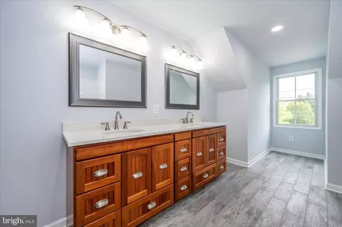 Bath - 301 Unity Ln, Annapolis, MD 21401 photo 8 of 11