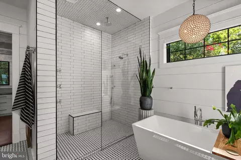 Bath - 4750 Frederick Ave, Shady Side, MD 20764 photo 5 of 10