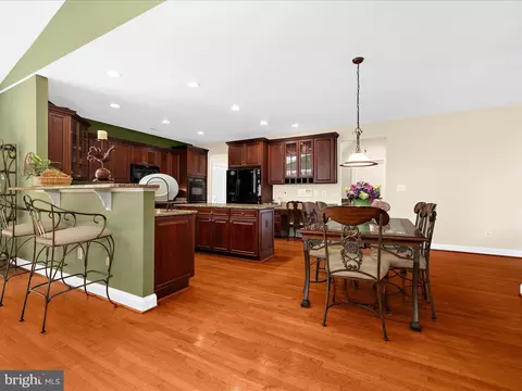 Kitchen - 8915 Winged Foot Dr, Pasadena, MD 21122 photo 10 of 11