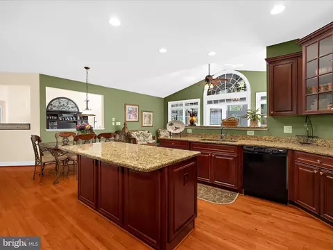 Kitchen - 8915 Winged Foot Dr, Pasadena, MD 21122 photo 8 of 11