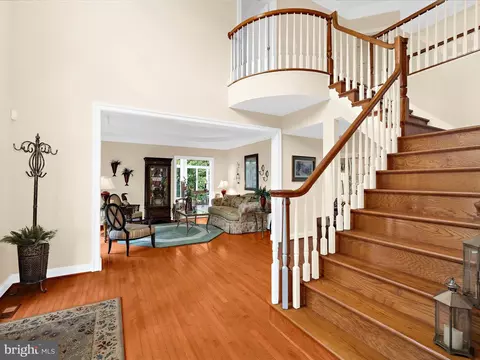 Entry Way - 8915 Winged Foot Dr, Pasadena, MD 21122 photo 3 of 6