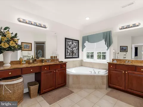 Bath - 8915 Winged Foot Dr, Pasadena, MD 21122 photo 6 of 7