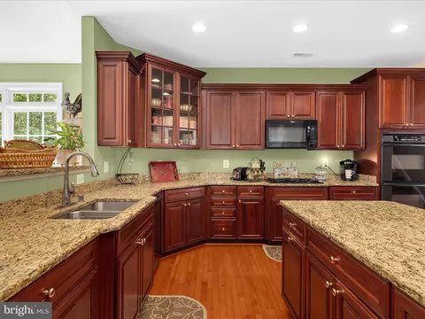 Kitchen - 8915 Winged Foot Dr, Pasadena, MD 21122 photo 4 of 11