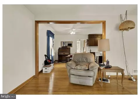 Living - 7524 Harmans Rd, Harmans, MD 21077 photo 5 of 5