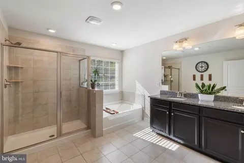 Entry Way - 1426 Silver Oak Ln, Arnold, MD 21012 photo 5 of 8