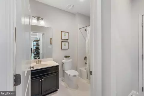 Entry Way - 1426 Silver Oak Ln, Arnold, MD 21012 photo 6 of 8
