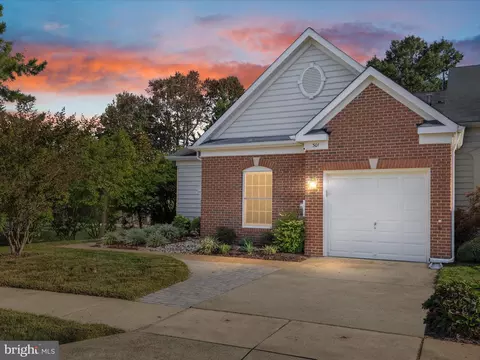 301 Colony Point Pl, Edgewater, MD 21037 photo 2