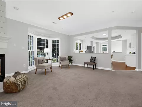 301 Colony Point Pl, Edgewater, MD 21037 photo 13