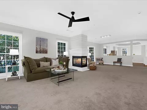 301 Colony Point Pl, Edgewater, MD 21037 photo 8