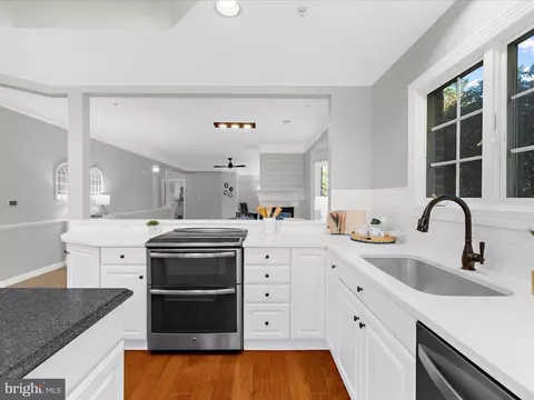 301 Colony Point Pl, Edgewater, MD 21037 photo 16