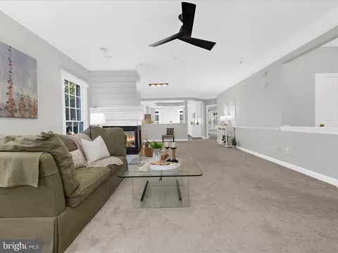 301 Colony Point Pl, Edgewater, MD 21037 photo 7