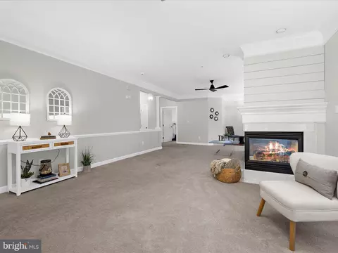 301 Colony Point Pl, Edgewater, MD 21037 photo 11