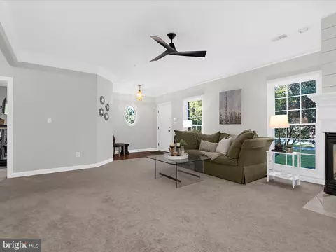 301 Colony Point Pl, Edgewater, MD 21037 photo 10