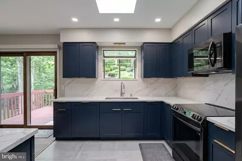 Kitchen - 3160 Rolling Rd, Edgewater, MD 21037 photo 3 of 3