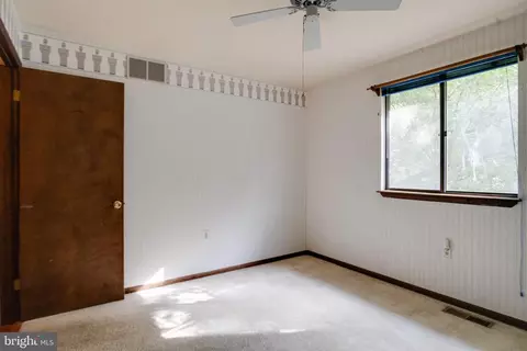 Bedroom - 3160 Rolling Rd, Edgewater, MD 21037 photo 8 of 10