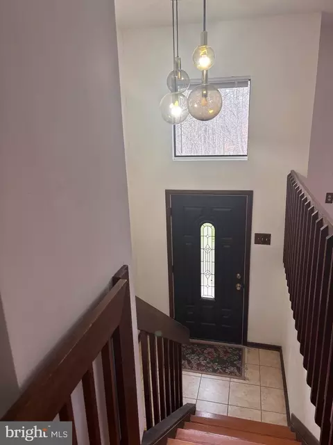 Entry Way - 3160 Rolling Rd, Edgewater, MD 21037 photo 2 of 5