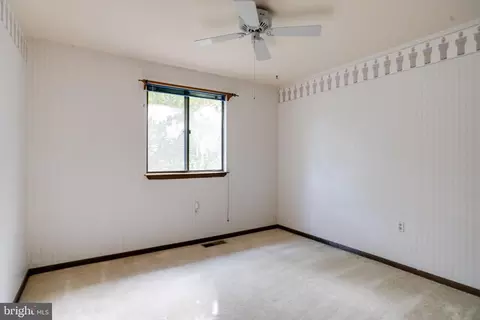 Bedroom - 3160 Rolling Rd, Edgewater, MD 21037 photo 9 of 10