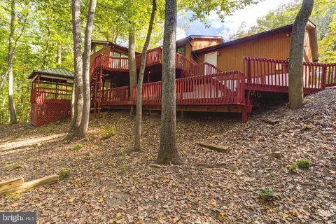 Exterior - 3160 Rolling Rd, Edgewater, MD 21037 photo 9 of 11