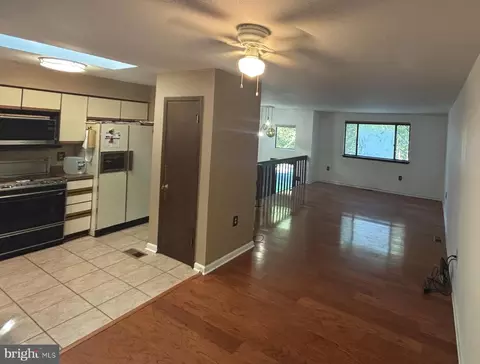 Entry Way - 3160 Rolling Rd, Edgewater, MD 21037 photo 4 of 5