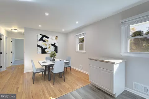 Entry Way - 4 Roosevelt Dr, Annapolis, MD 21401 photo 3 of 5