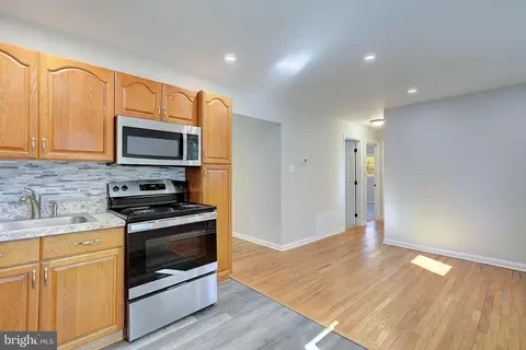 Entry Way - 4 Roosevelt Dr, Annapolis, MD 21401 photo 5 of 5