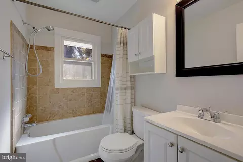 Bath - 4 Roosevelt Dr, Annapolis, MD 21401 photo 1 of 2