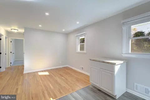 Entry Way - 4 Roosevelt Dr, Annapolis, MD 21401 photo 4 of 5