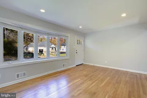 Living - 4 Roosevelt Dr, Annapolis, MD 21401 photo 5 of 9