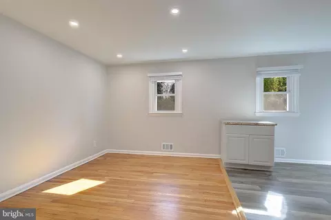 Living - 4 Roosevelt Dr, Annapolis, MD 21401 photo 7 of 9