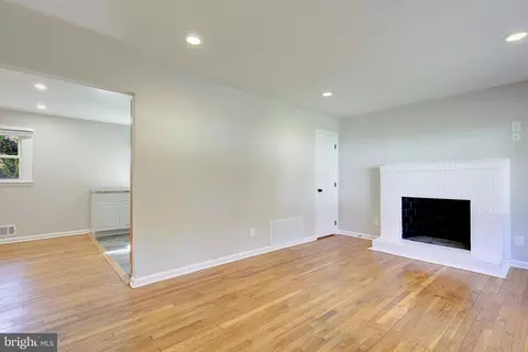 Living - 4 Roosevelt Dr, Annapolis, MD 21401 photo 3 of 9