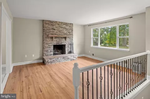 233 Beachwood Rd, Pasadena, MD 21122 photo 2