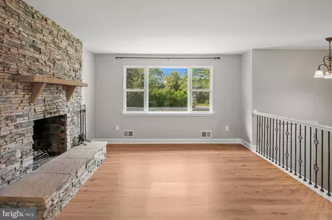 233 Beachwood Rd, Pasadena, MD 21122 photo 3