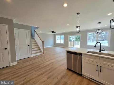 Living - 139 Dale Rd, Pasadena, MD 21122 photo 1 of 4