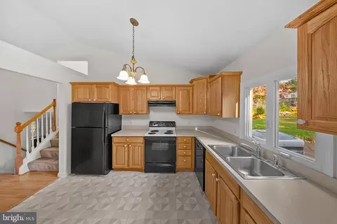Kitchen - 1044 Skyview Dr, Annapolis, MD 21409 photo 4 of 4