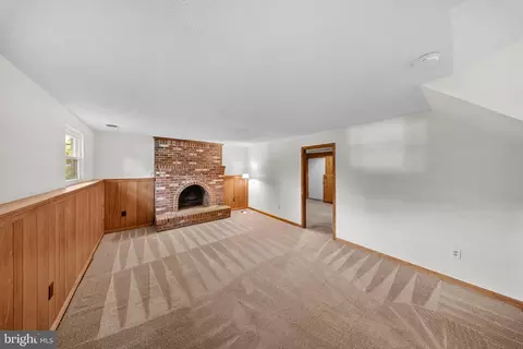 Living - 1044 Skyview Dr, Annapolis, MD 21409 photo 6 of 7