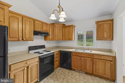 Kitchen - 1044 Skyview Dr, Annapolis, MD 21409 photo 2 of 4