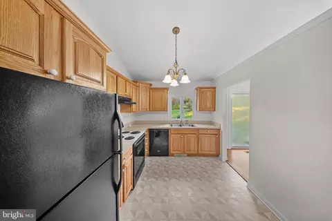 Kitchen - 1044 Skyview Dr, Annapolis, MD 21409 photo 3 of 4
