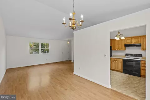 Living - 1044 Skyview Dr, Annapolis, MD 21409 photo 3 of 7