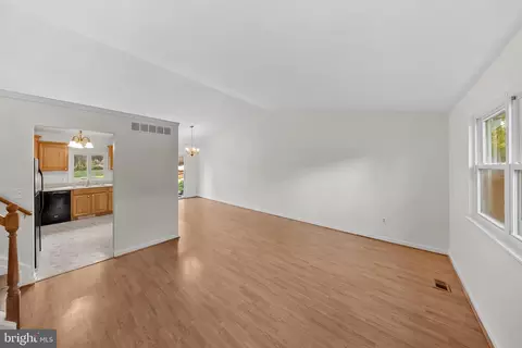 Living - 1044 Skyview Dr, Annapolis, MD 21409 photo 2 of 7