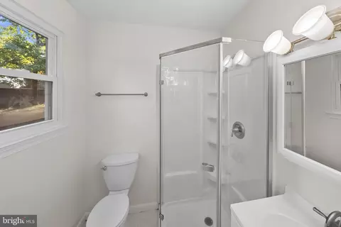 Bath - 1044 Skyview Dr, Annapolis, MD 21409 photo 3 of 3