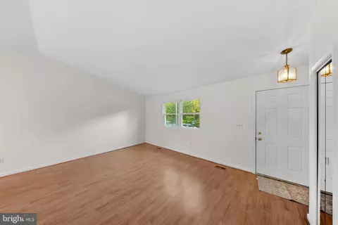 Living - 1044 Skyview Dr, Annapolis, MD 21409 photo 4 of 7