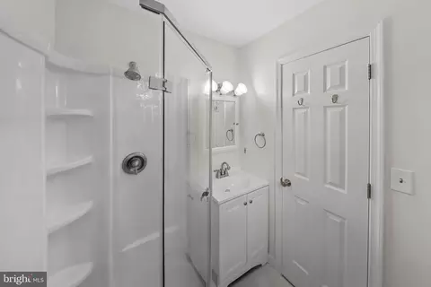 Bath - 1044 Skyview Dr, Annapolis, MD 21409 photo 2 of 3