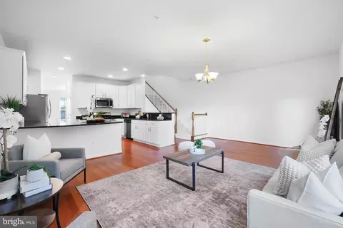 Living - 2727 Amber Crest Rd, Hanover, MD 21076 photo 3 of 6