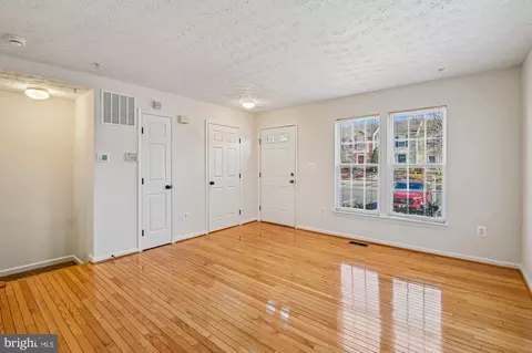 Living - 2670 Rainy Spring Ct, Odenton, MD 21113 photo 3 of 5