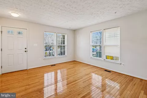 Living - 2670 Rainy Spring Ct, Odenton, MD 21113 photo 2 of 5