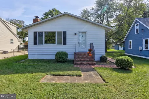 207 Greenland Beach Rd, Chestnut Hill Cove, MD 21226