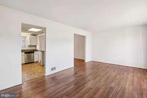 Living - 729 Chapelgate Dr, Odenton, MD 21113 photo 4 of 5
