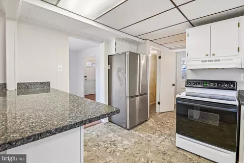Entry Way - 729 Chapelgate Dr, Odenton, MD 21113 photo 2 of 6