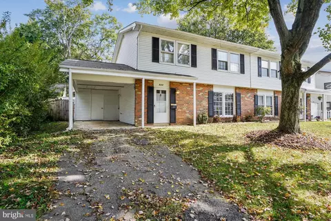 729 Chapelgate Dr, Odenton, MD 21113