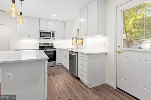 Kitchen - 4738 Idlewilde Rd, Shady Side, MD 20764 photo 6 of 6